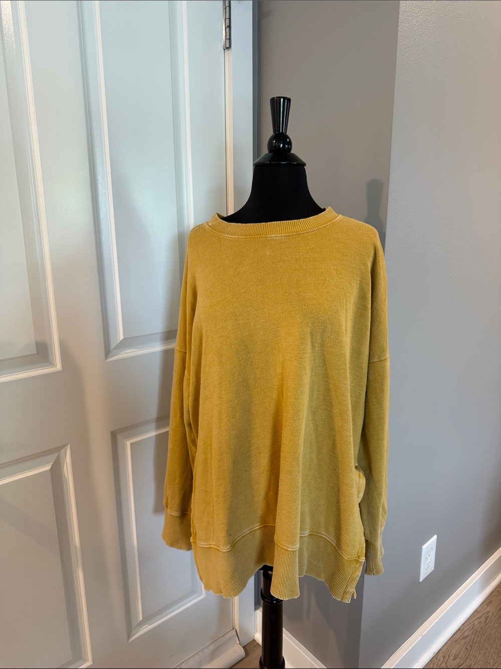 aerie Relaxed Crewneck Sweater in Mustard